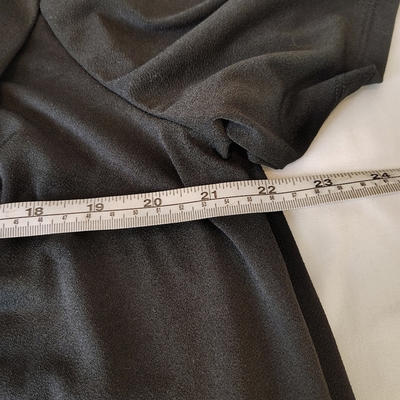 LG Banana Republic V Neck Blouse Officewear Casual Dressy Professional - Picture 9 of 9